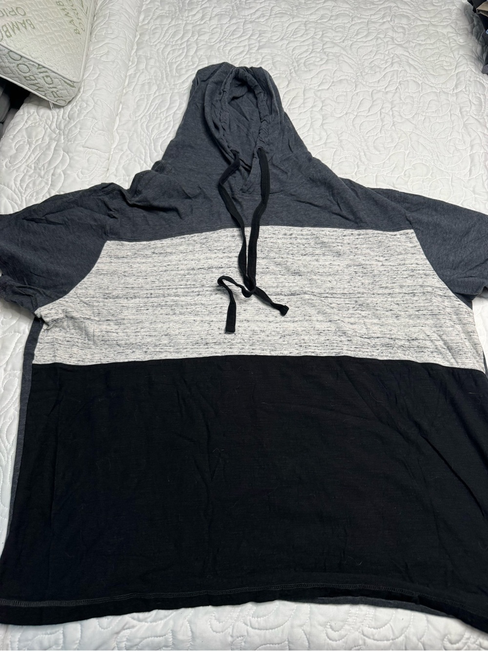 Men's Colorblock Short Sleeve Hoodie - Gray, Heather, Black